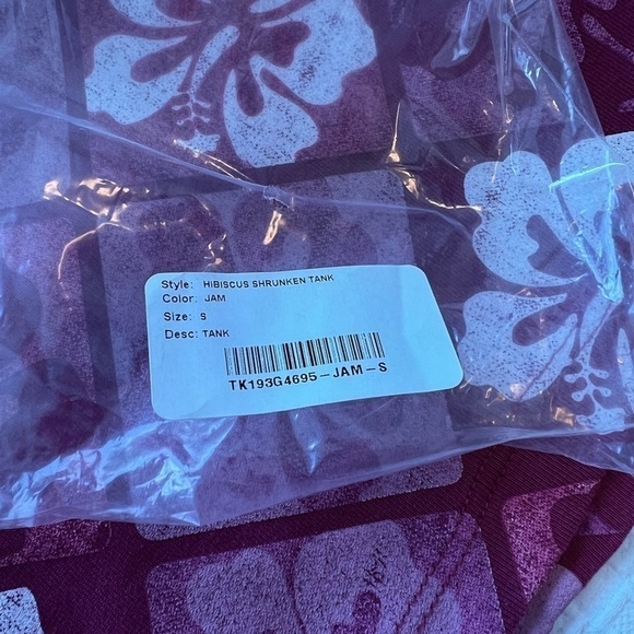 Daydreamer Pink and White Hibiscus Shrunken Tank NWT - Picture 12 of 14